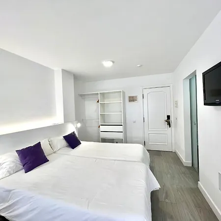 Cozy Reformed Studio, Wifi, Pool, Near The Beach In Apartamento Puerto de la Cruz (Tenerife)